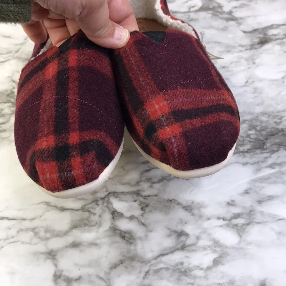 TOMS Slippers Size 7.5 Belmont Red Plaid w/ Faux Shearling Shoes flat